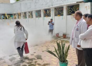 एचपीसीएल ने सरोजनीनगर पीएचसी को उपलब्ध कराए मेडिकल उपकरण 