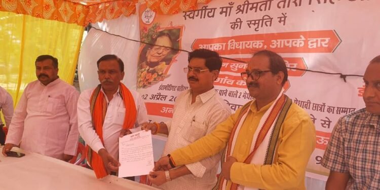 सरोजनीनगर में आपका विधायक, आपके द्वार अभियान के तहत अन्दपुर देव गाँव में लगा जनसुनवाई शिविर