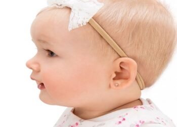 सिर्फ फैशन ही नहीं, संस्कारों से जुड़ी है बच्चों के कान छिदवाने की प्रथा और उनके लाभ