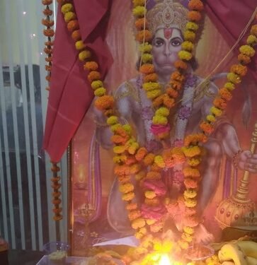 जनसंदेश टाइम्स परिवार की ओर से तीसरे बड़े मंगल में विशाल भण्डारा व सुंदरकांड पाठ का हुआ आयोजन