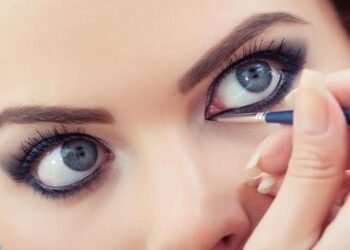 आपकी आंखे हैं छोटी, चाहती बिग आई लुक तो ऐसे करें मेकअप