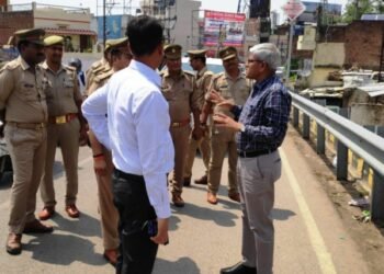 सामने घाट पुल के दोनों छोर पर लगेगा डबल हाइट गेज, सीपी और जिलाधिकारी ने किया निरीक्षण दिया निर्देश
