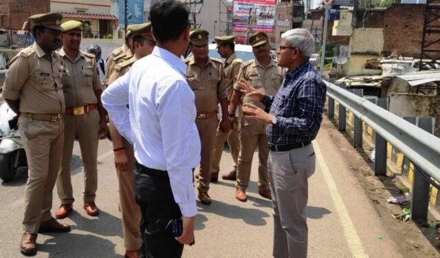 सामने घाट पुल के दोनों छोर पर लगेगा डबल हाइट गेज, सीपी और जिलाधिकारी ने किया निरीक्षण दिया निर्देश