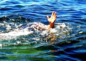 varanasi BHU student Drawn in Ganga