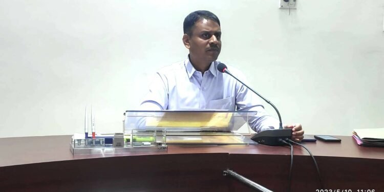 Nikay Chunav: वोटर लिस्ट में नाम न होने पर भी कुलपति ने किया था वोट, बोले DM – ‘सेक्टर मजिस्ट्रेट और पीठासीन अधिकारी दोषी’