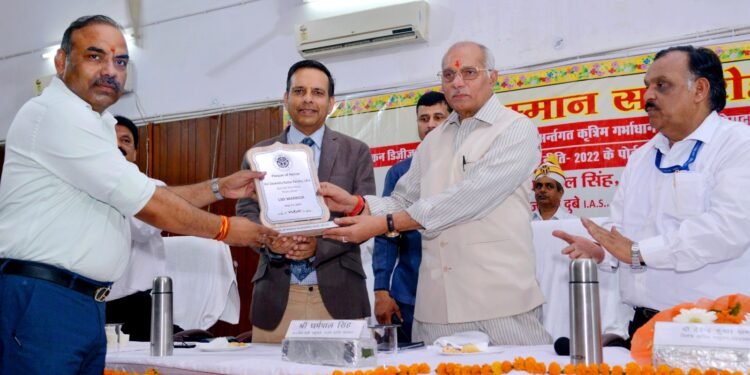 पशुधन मंत्री ने यूपी पोल्ट्री डेवलपमेन्ट पोर्टल का किया शुभारम्भ