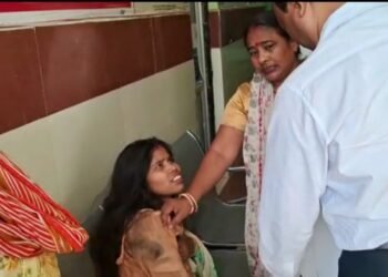 मोहनलालगंज में तेज रफ्तार पिकअप ने बाइक में मारी टक्कर मासूम की हुई मौत महिला समेत दो युवक घायल 