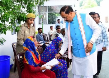 उप मुख्यमंत्री केशव प्रसाद मौर्य ने लगाया जनता दर्शन कार्यक्रम