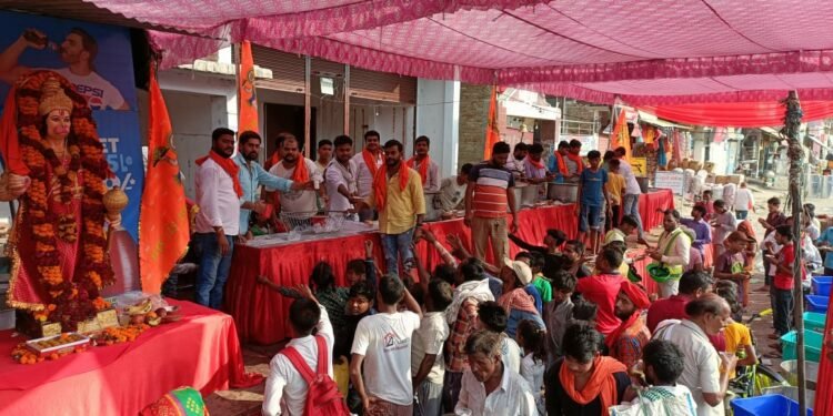 जेष्ठ माह के चौथे और आखिरी बड़े मंगल पर लखनऊ भर में भंडारे