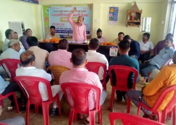 लखनऊ के अमौसी एयरपोर्ट सहित कई आदर्श व्यापार मंडल के पदाधिकारियों की समीक्षा बैठक आयोजित