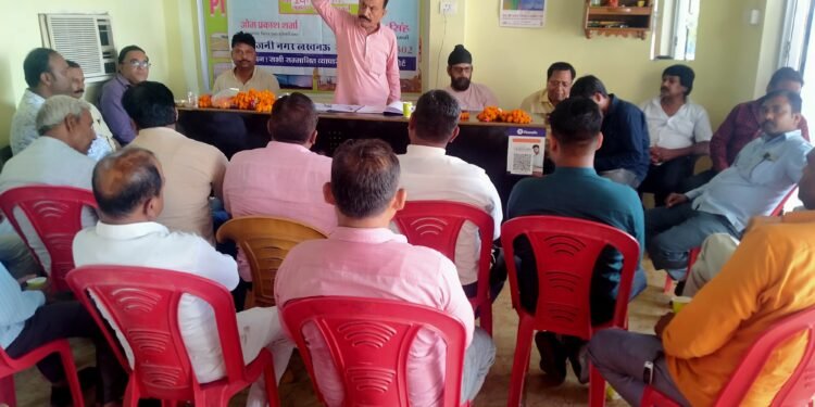 लखनऊ के अमौसी एयरपोर्ट सहित कई आदर्श व्यापार मंडल के पदाधिकारियों की समीक्षा बैठक आयोजित