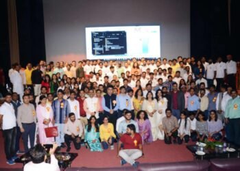 पुराने दिनों को याद कर रोमांचित हुए विद्यार्थी, एल्मुनी मीट में छात्रों में व्यक्त किये अपने अनुभव