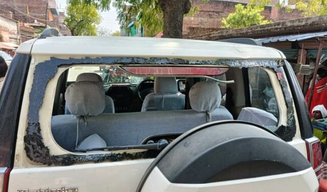 दबिश देने गई आबकारी टीम पर हमला, गाड़ी क्षतिग्रस्त