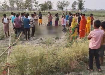 Varanasi: संदिग्ध परिस्थितियों में खेत में मिला युवक का शव, जांच में जुटी पुलिस