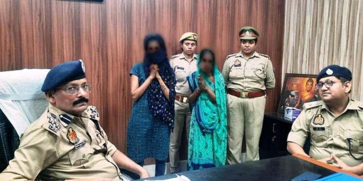 रंगदारी और धोखाधड़ी में शामिल तीन पुलिसकर्मी समेत पांच गिरफ्तार