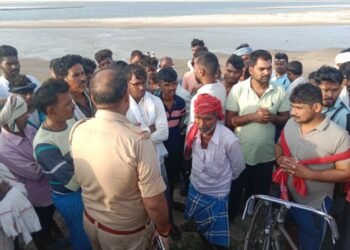 Varanasi: गंगा स्नान बना जानलेवा, तीन किशोरों की डूबने से मौत, शव बरामद