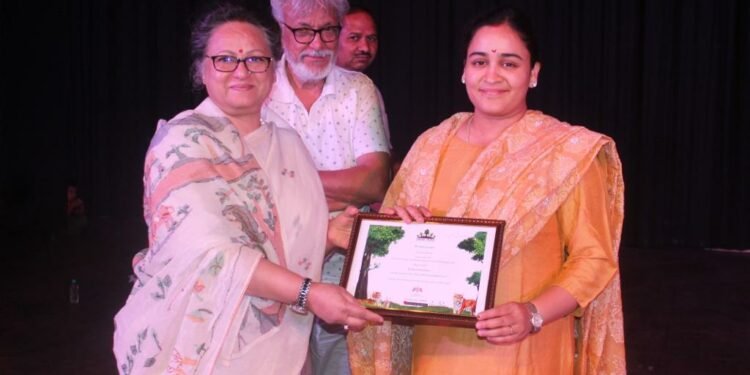 अंधेर नगरी नाटक में बच्चों ने किया शानदार अभिनय