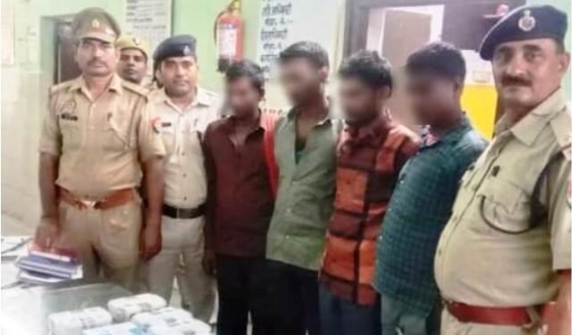 ट्रेन में चोरी करने वाले गैंग के चार सदस्यों को जीआरपी ने रंगे हाथ दबोचा