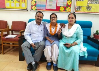 आयुषी चौहान 98.6 प्रतिशत अंक के साथ बनीं लखनऊ टॉपर