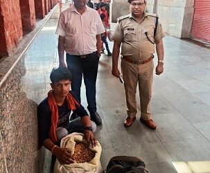 बरौनी-ग्वालियर व एलटीटी-सुल्तानपुर एक्सप्रेस से चार वेंडर पकड़े गए