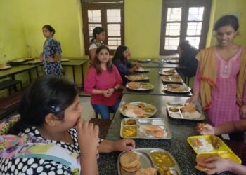 बीबीएफए द्वारा बाल गृह में भोजन वितरण