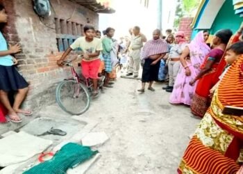 टीन शेड में मिला 8 माह के नवजात का शव, मची अफरा-तफरी