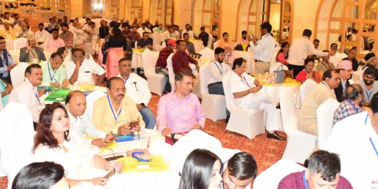 शासन और पत्रकार मिल कर प्रजातंत्र को मजबूत करे: ब्रजेश पाठक