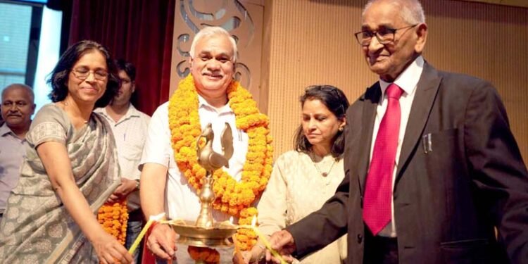 आईएससी एवं आईसीएसई बोर्ड परीक्षा में सीएमएस के टॉपर छात्रों ने निकाला विक्ट्री मार्च