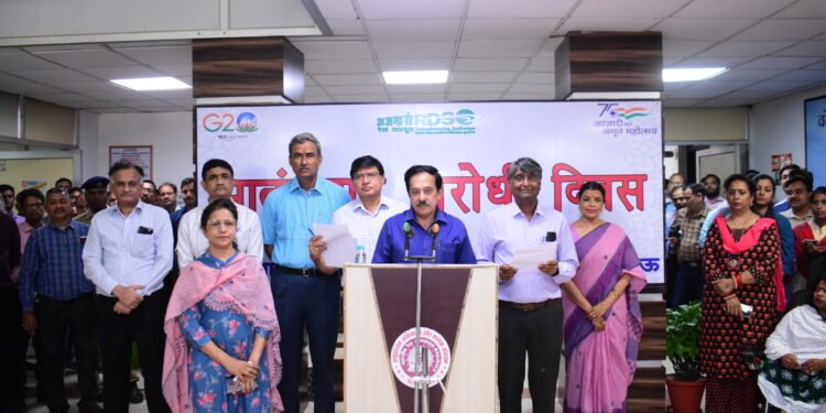 डीजी ने अधिकारियों व कर्मचारियों को आतंक विरोधी शपथ दिलायी