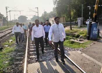 डीआरएम ने किया दिलकुशा केबिन से ट्रांसपोर्ट नगर रेलवे स्टेशन का निरीक्षण