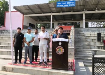 डीआरएम ने अहिंसा एवं सहनशीलता में विश्वास रखने की दिलाई शपथ