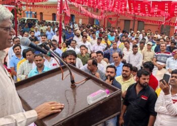 रेलकर्मी हड़ताली कर्मचारियों की शहादत को कभी नहीं भूलेंगे: शिव गोपाल मिश्रा