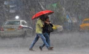 लखनऊ में हुई बारिश मौसम हुआ सुहाना