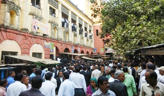 कचहरी स्थानांतरण को लेकर नई रणनीति बनाने में जुटे अधिवक्ता