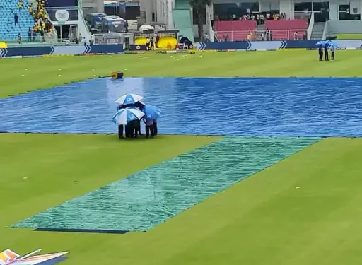 पहली बार हाउसफुल हुुुुआ इकाना स्टेडियम, दर्शकों में छाया धोनी का खुमार