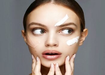 गर्मियों में स्वेट-प्रूफ मेकप पाने के लिए फॉलो करें ये टिप्स, स्किन दिखेगी फ्लॉलेस