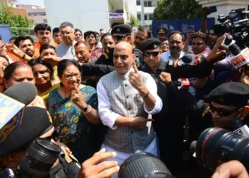 रक्षामंत्री सहित अन्य भाजपा नेताओं ने किया वोटिंग और वोट करने की अपील