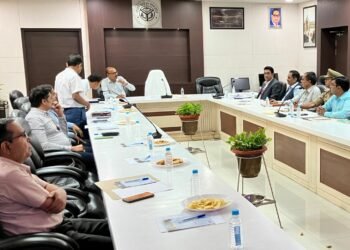 लखनऊ एयरपोर्ट पर हुई विमानों की सुरक्षा बढ़ाने को लेकर बैठक