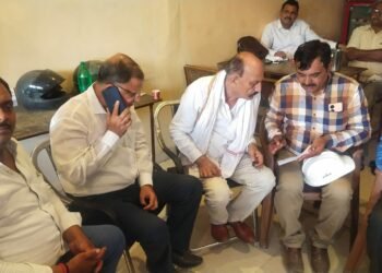 व्यापार मंडल पदाधिकारियों के साथ हुई बैठक में एनएचआई अधिकारियों ने दो दिन के अंदर समस्या सुलझाने का आश्वासन दिया