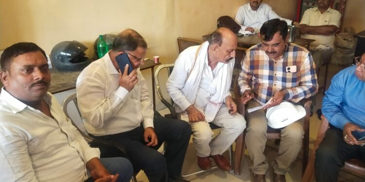 व्यापार मंडल पदाधिकारियों के साथ हुई बैठक में एनएचआई अधिकारियों ने दो दिन के अंदर समस्या सुलझाने का आश्वासन दिया
