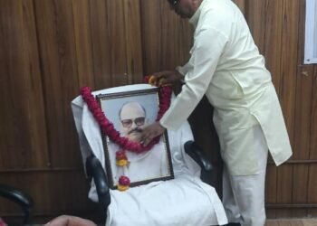 सत्य प्रकाश त्रिपाठी को कर्मचारियों ने दी श्रद्धांजलि