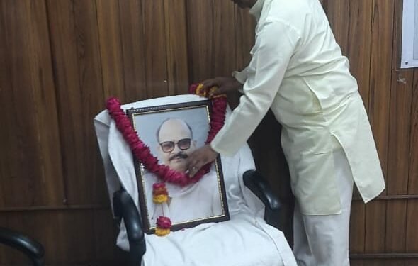 सत्य प्रकाश त्रिपाठी को कर्मचारियों ने दी श्रद्धांजलि