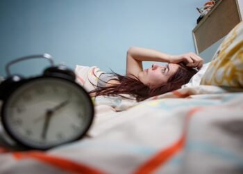 फॉलो करें ये रूटीन, बिस्तर पर जाते ही सेकेंड्स में आ जायेगी गहरी नींद