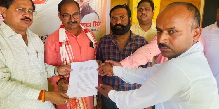 सरोजनीनगर में आपका विधायक आपके द्वार कार्यक्रम के तहत जनसुनवाई व निशुल्क स्वास्थ्य परीक्षण शिविर आयोजित