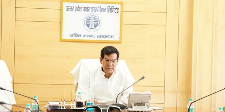 बकायेदार उपभोक्ताओं से वसूली के लिए सभी जिलों में प्रभावी रूप से कॉल सेन्टर संचालित किये जायें : एके शर्मा