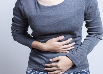 अचानक पेट में होने वाले दर्द से राहत पाने के लिए तुरंत अपनाऐं ये घरेलू नुस्खे