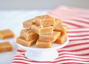 बनाईये Soft Chewy Caramel Candies Recipe