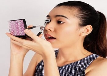 अगर आप आईलैश कर्लर का करती है इस्तेमाल तो इसका ध्यान रखना है बेहद जरूरी