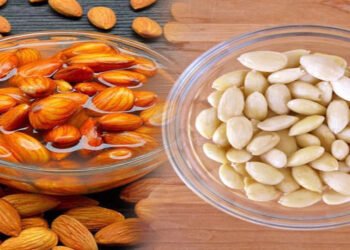 बादाम छीलकर खाना चाहिए या नहीं? यहां जाने बादाम खाने का सही तरीका