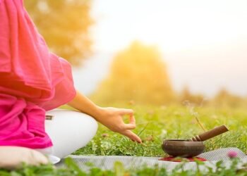 आयुर्वेद के अनुसार अपनी दिनचर्या में शामिल करें ये 10 अच्छी आदतें, मिलेगा स्वस्थ और खुशहाल जीवन